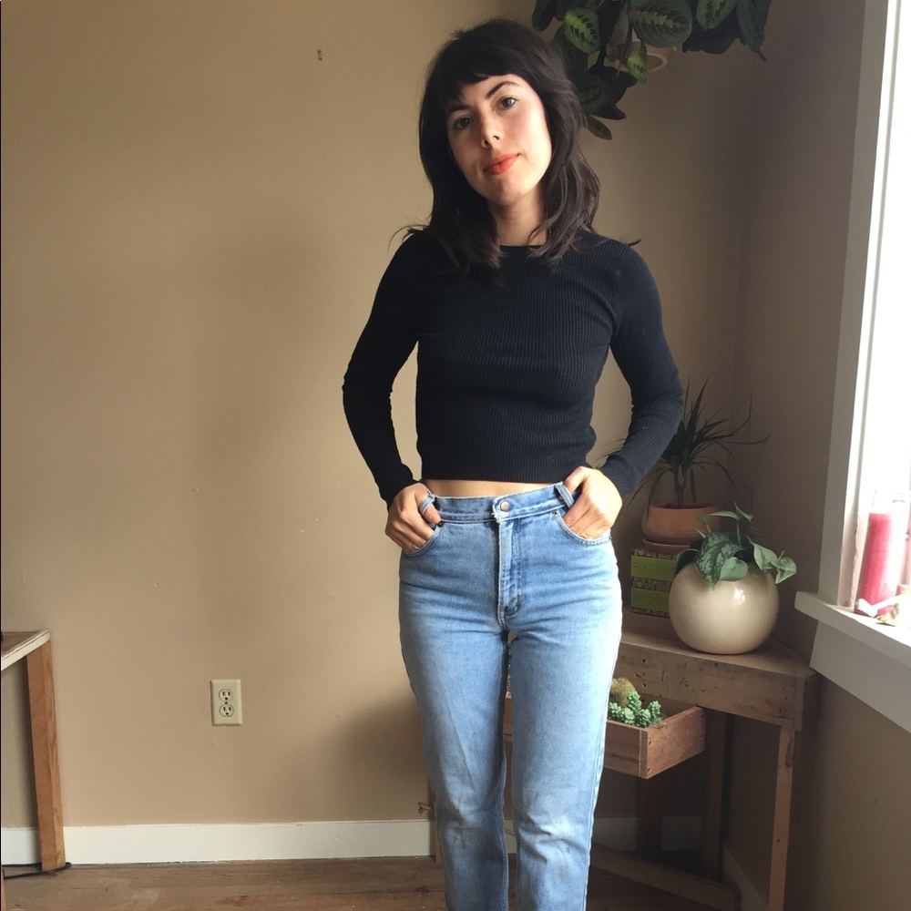 Fitted black long sleeved top